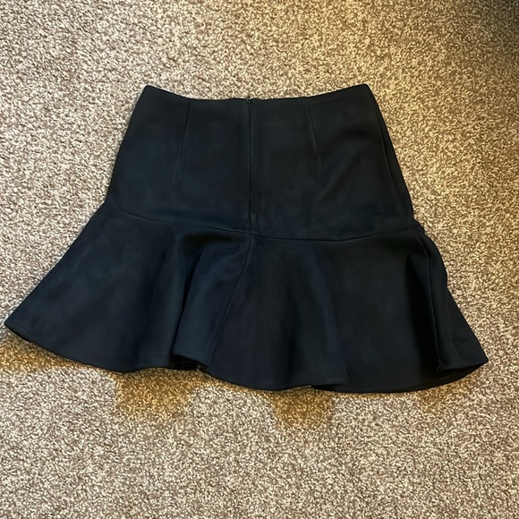 Missguided suede skirt - Picture 3 of 7